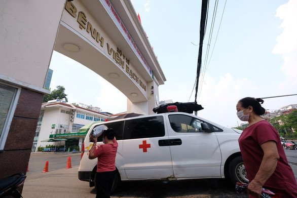 Cựu giám đốc Bệnh viện Bạch Mai bị truy tố vì nâng giá thiết bị gây thiệt hại 10 tỉ - Ảnh 1.