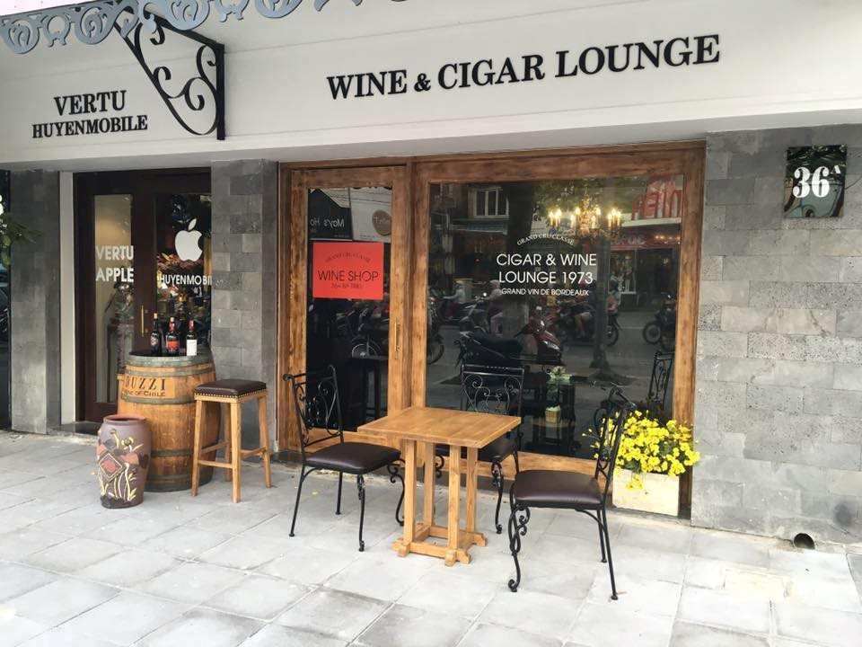 Gold – Wine & Cigar Lounge (1)