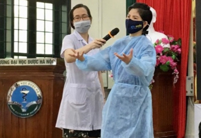Sinh viên ĐH Dược tình nguyện xuống tóc vào Nam chống dịch - 1