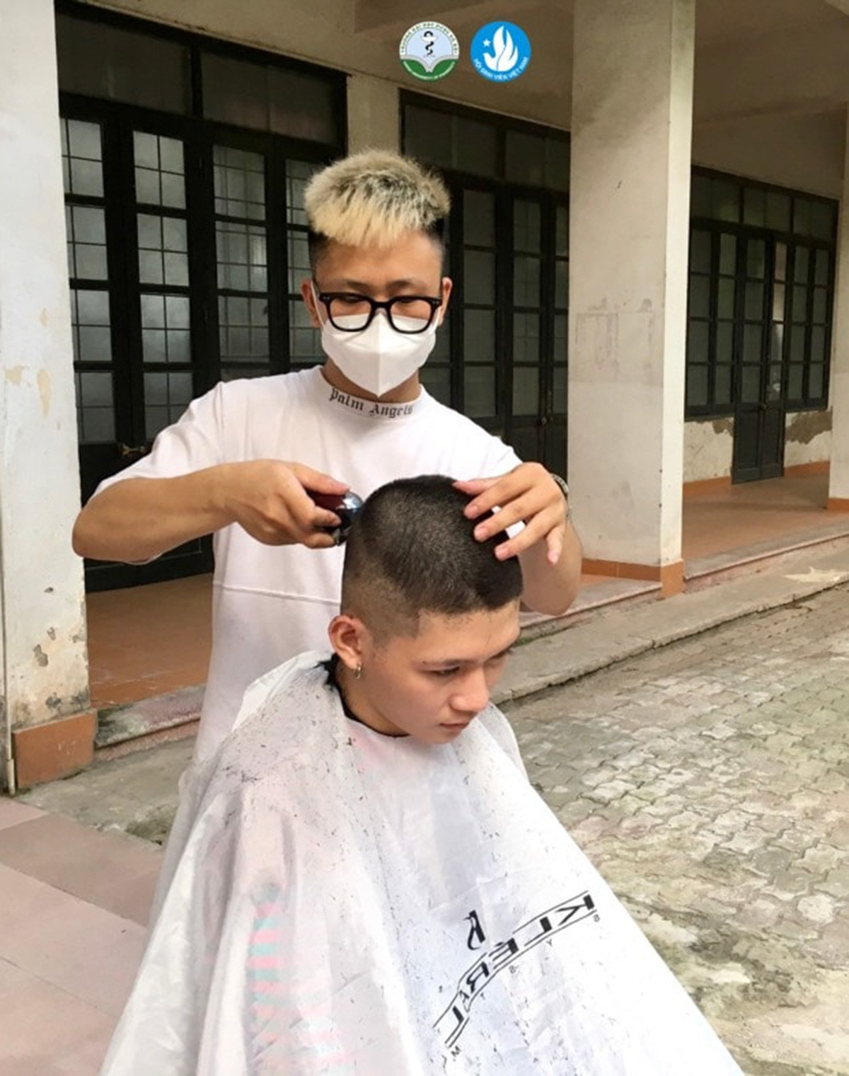 Sinh viên ĐH Dược tình nguyện xuống tóc vào Nam chống dịch - 5