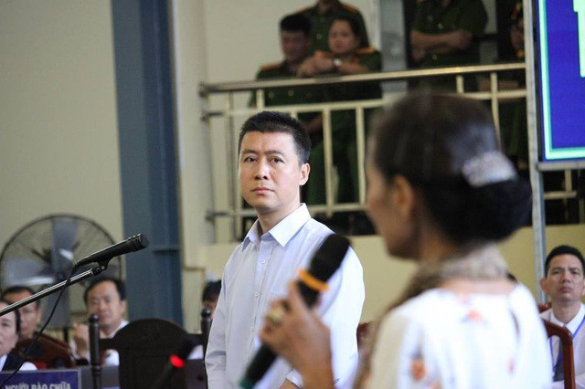 Phan Sào Nam hứa trích lương tháng, nộp đủ 13,2 tỷ thi hành án trước Tết - 1