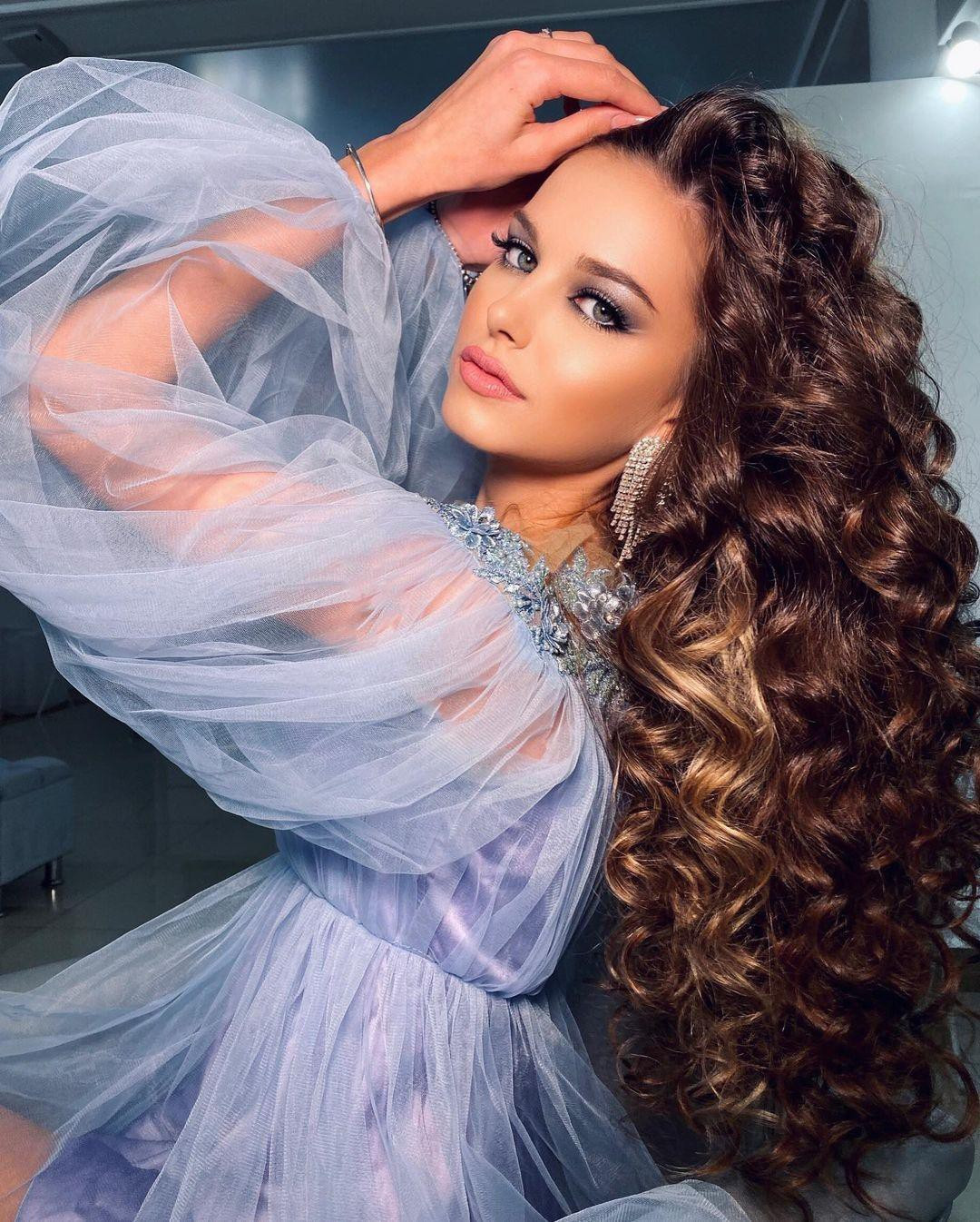 Vẻ đẹp trong veo của mỹ nhân vừa đăng quang Hoa hậu Trái đất Nga 2021 ảnh 3