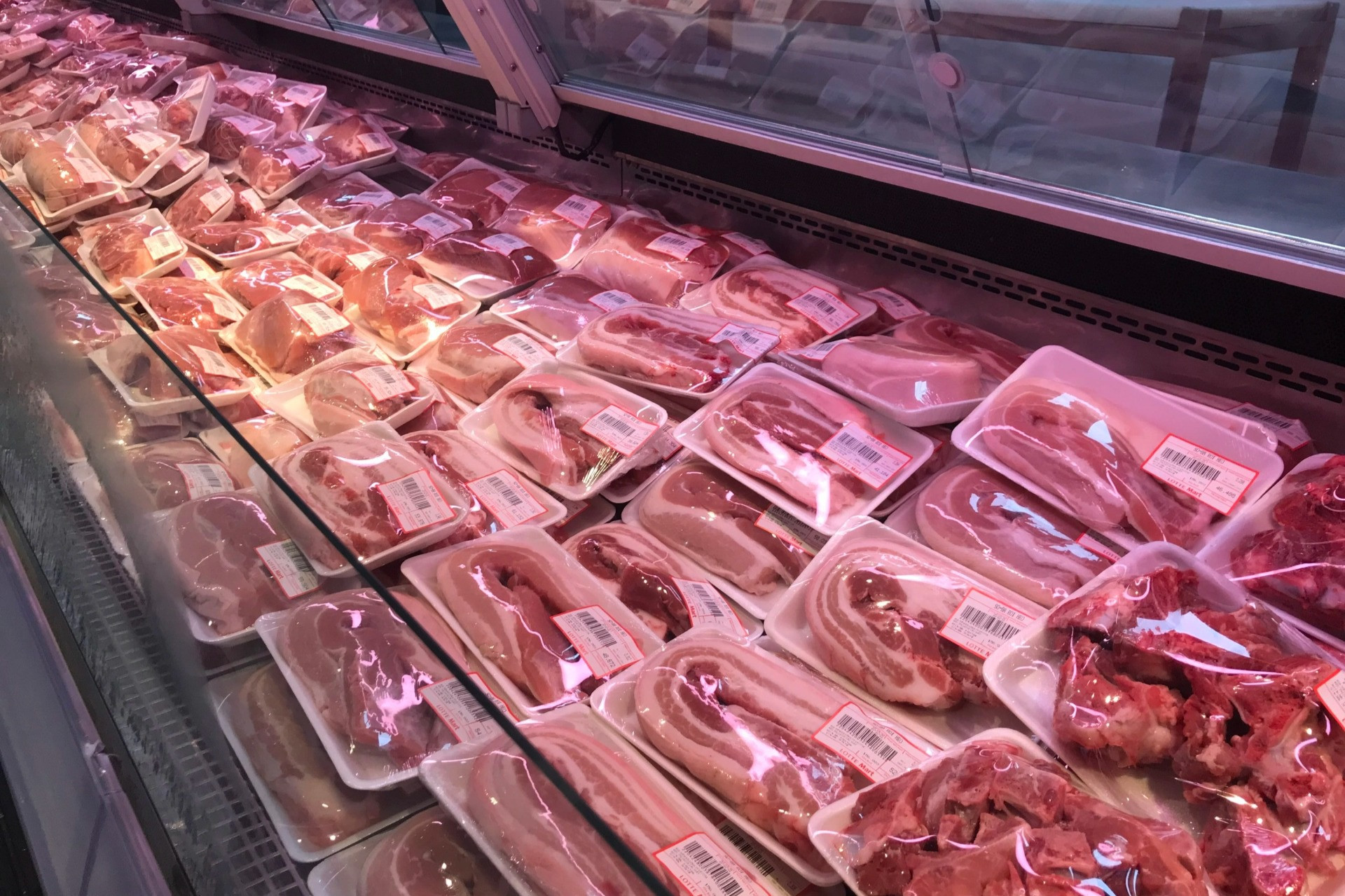 Lợn hơi 30.000 đồng, vì sao giá thịt đến tay người mua vẫn 150.000 đồng/kg? - 2