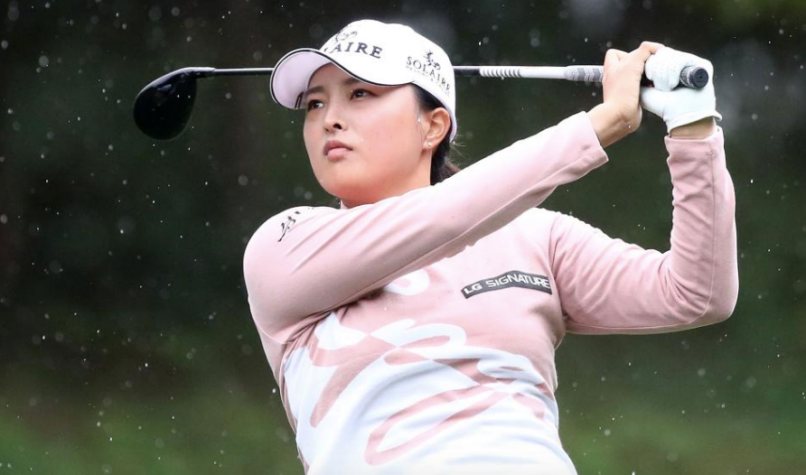 Nữ golfer Hàn Quốc bỏ lỡ cơ hội làm nên lịch sử tại LPGA Tour - 1