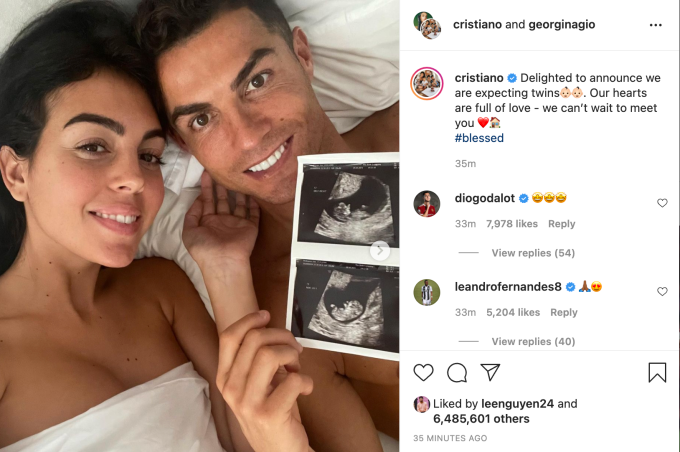 Ronaldo và bạn gái Georgina khoe ảnh siêu âm. Ảnh: chụp màn hình