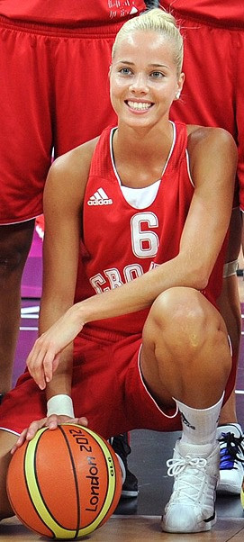 Vẻ đẹp quyến rũ của nữ hoàng bóng rổ Antonija Sandric - 3