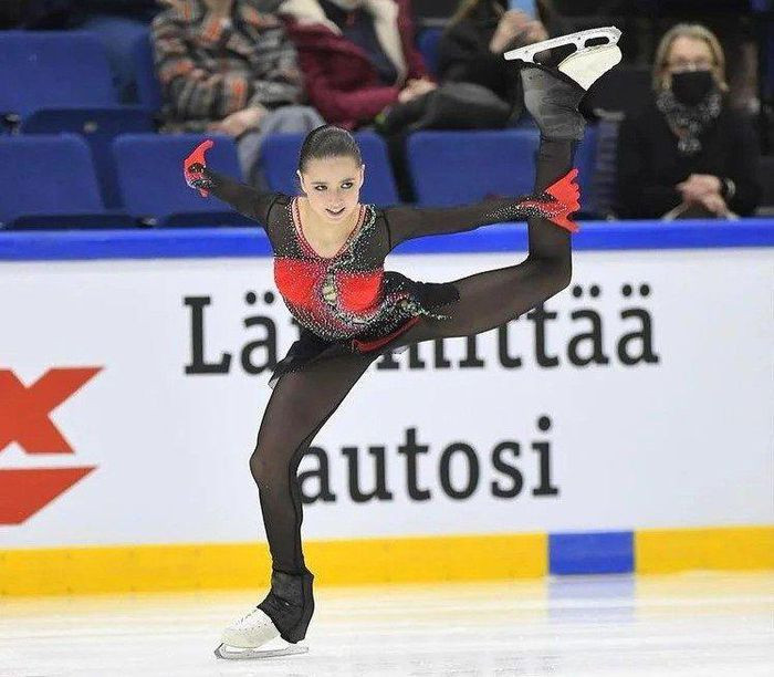 Thiên thần trượt băng Nga làm nên lịch sử tại Olympic Bắc Kinh - Hình 1