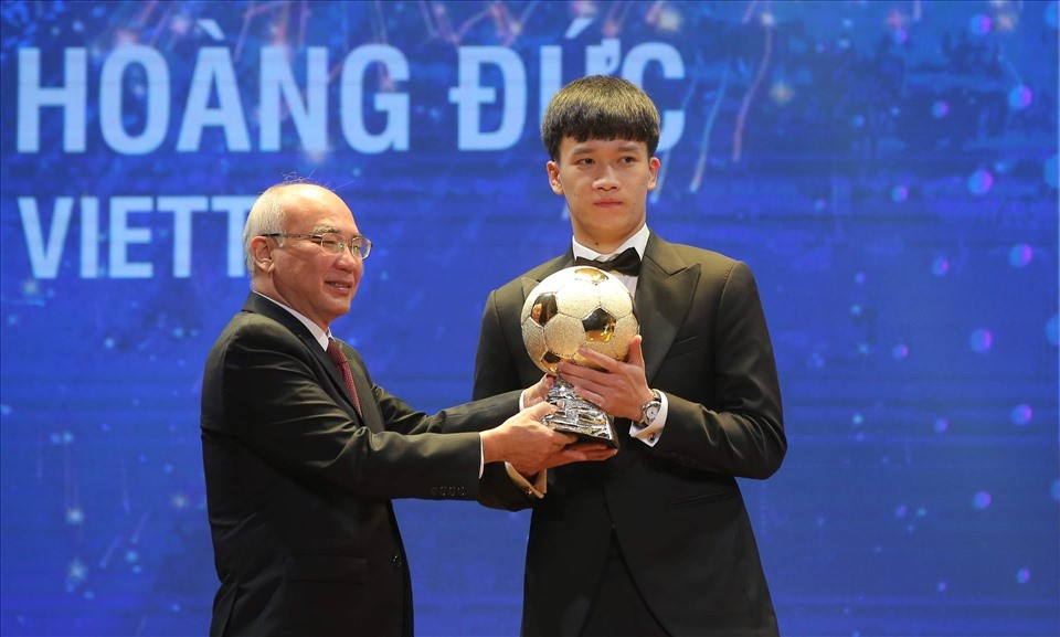 Danh hiệu Quả bóng vàng Việt Nam 2021 chỉ là bước khởi đầu mới với Hoàng Đức. Ảnh: Thanh Vũ