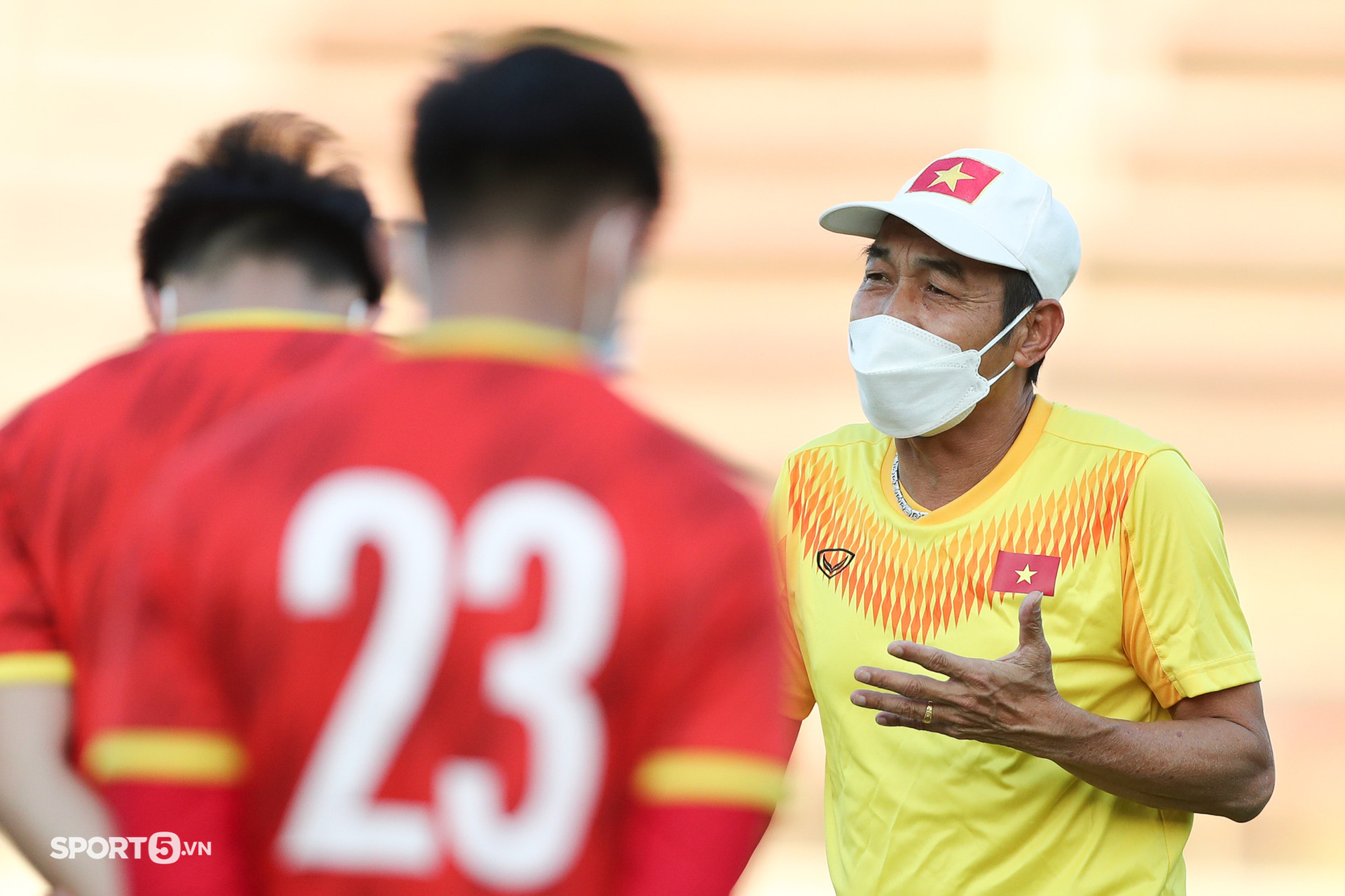 Nhiều cầu thủ trên hàng công U23 Việt Nam vắng mặt trong buổi tập trước trận bán kết - Ảnh 1.