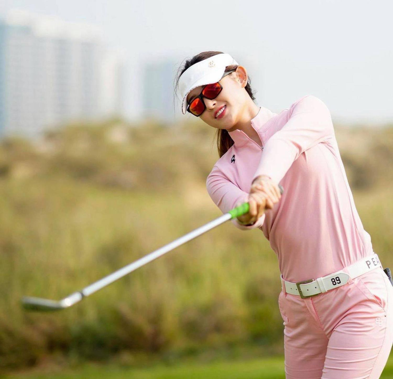Ảnh: Hoa hậu, siêu mẫu Việt khoe sắc trên sân golf  - 3