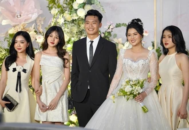 Dàn soái ca của ĐT Việt Nam tham dự đám cưới Thành Chung - Ảnh 9.