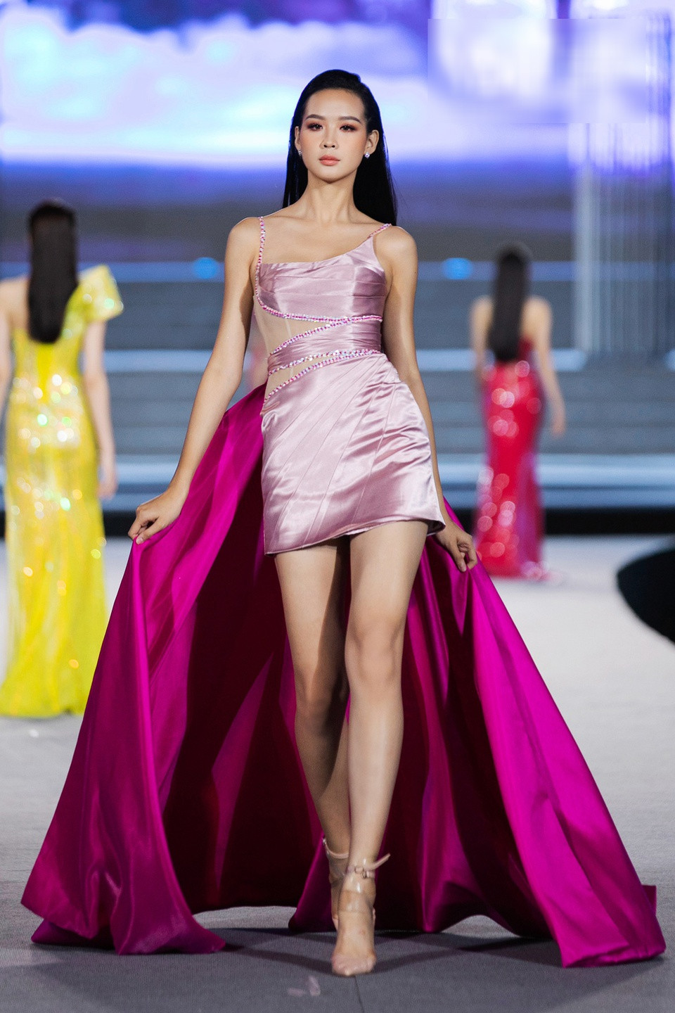Tại Hoa hậu Thế giới Việt Nam 2022, có hai thí sinh cao từ 1m80 trở lên. Trong đó, Lê Nguyễn Bảo Ngọc cao đến 1m85.