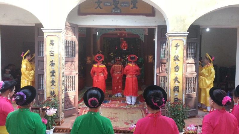 Lễ tế các vị khoa bảng tại Văn miếu Xuân La.
