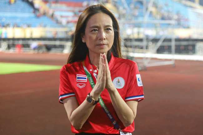 Madam Pang - Nữ trưởng đoàn U23 Thái Lan: Điều hành đế chế 98 tỷ USD - Ảnh 12.