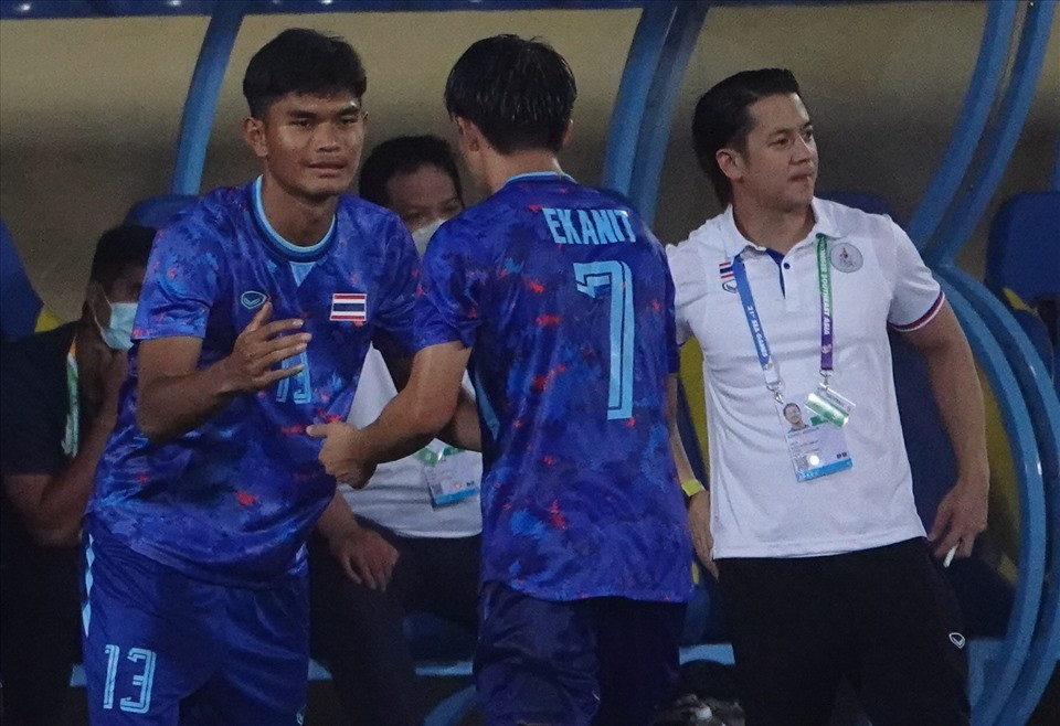 Dẫn trước 4-0, huấn luyện viên Alexandre Polking rút Ekanit ra sân để dưỡng sức. Tuy nhiên trong thời gian cuối trận, U23 Thái Lan vẫn có thêm 1 bàn thắng từ Weerathep để ấn định chiến thắng 5-0.