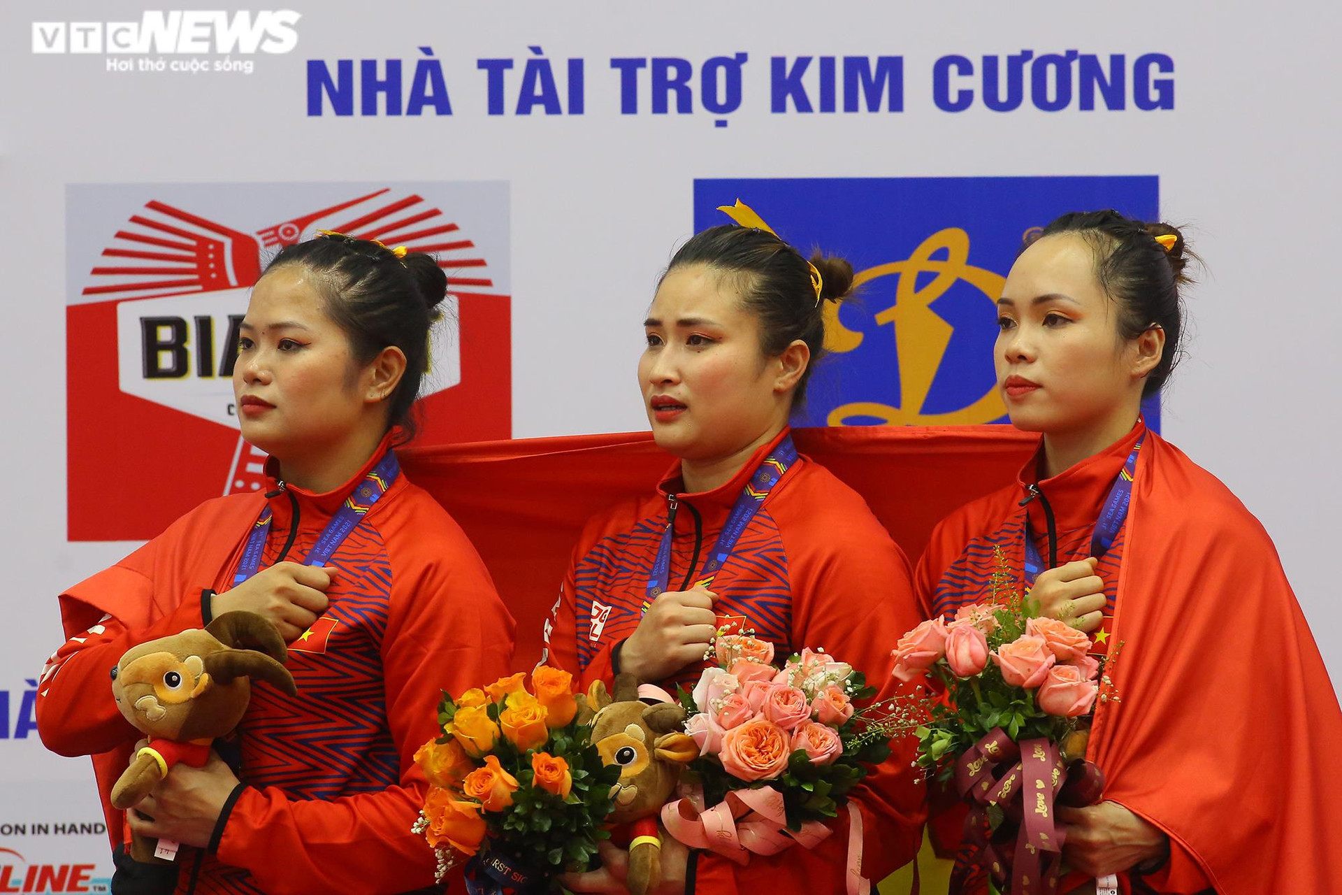 Võ sĩ Việt Nam bật khóc sau khi giành HCV SEA Games 31 - 5