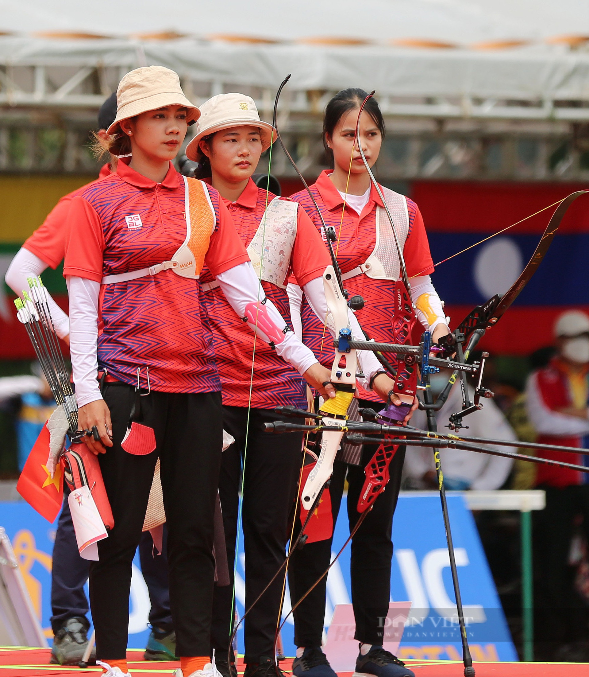 Việt Nam giành Huy chương Bạc bắn cung 1 dây hạng mục đồng đội nữ - Ảnh 1.