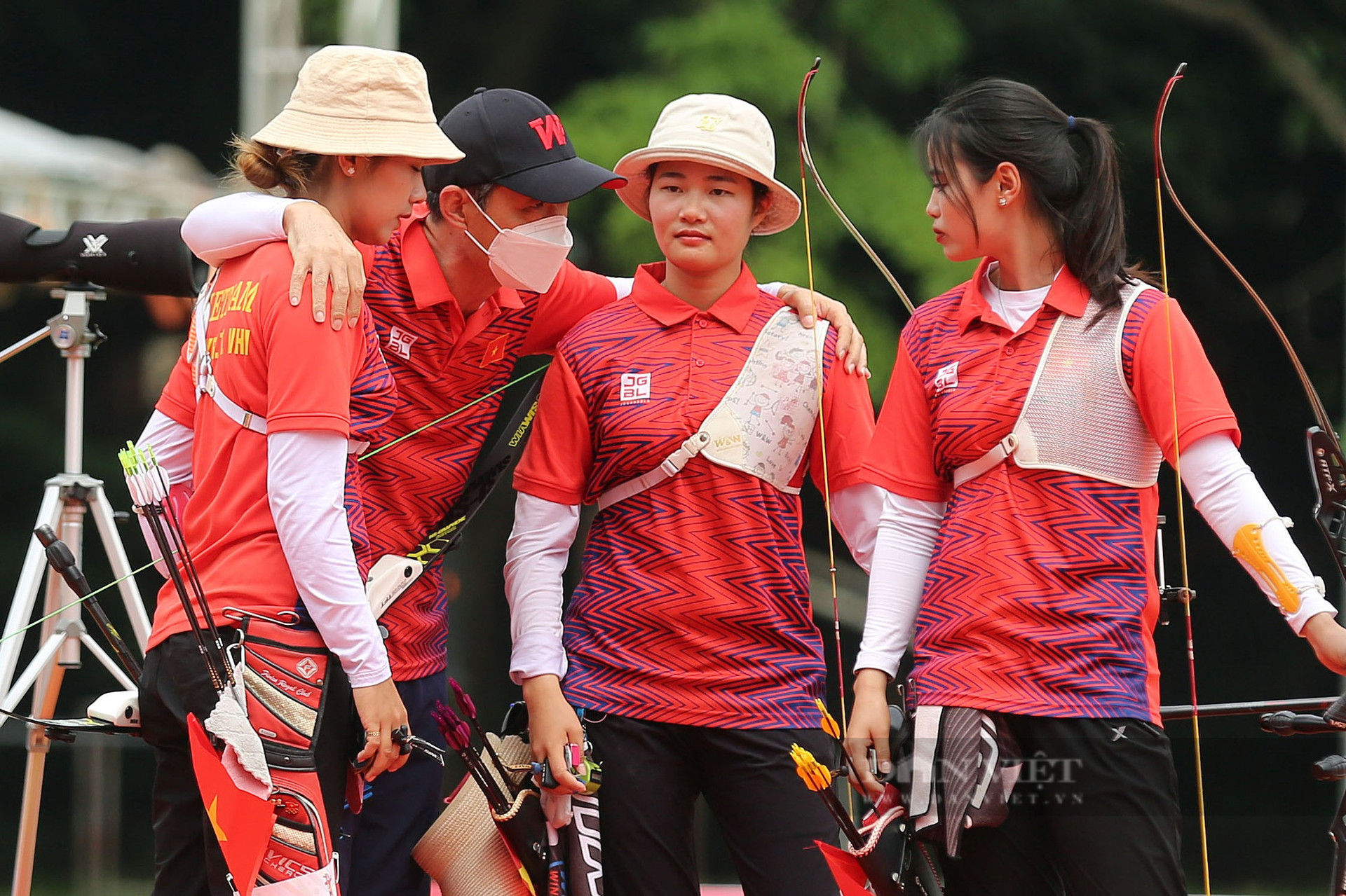 Việt Nam giành Huy chương Bạc bắn cung 1 dây hạng mục đồng đội nữ - Ảnh 4.