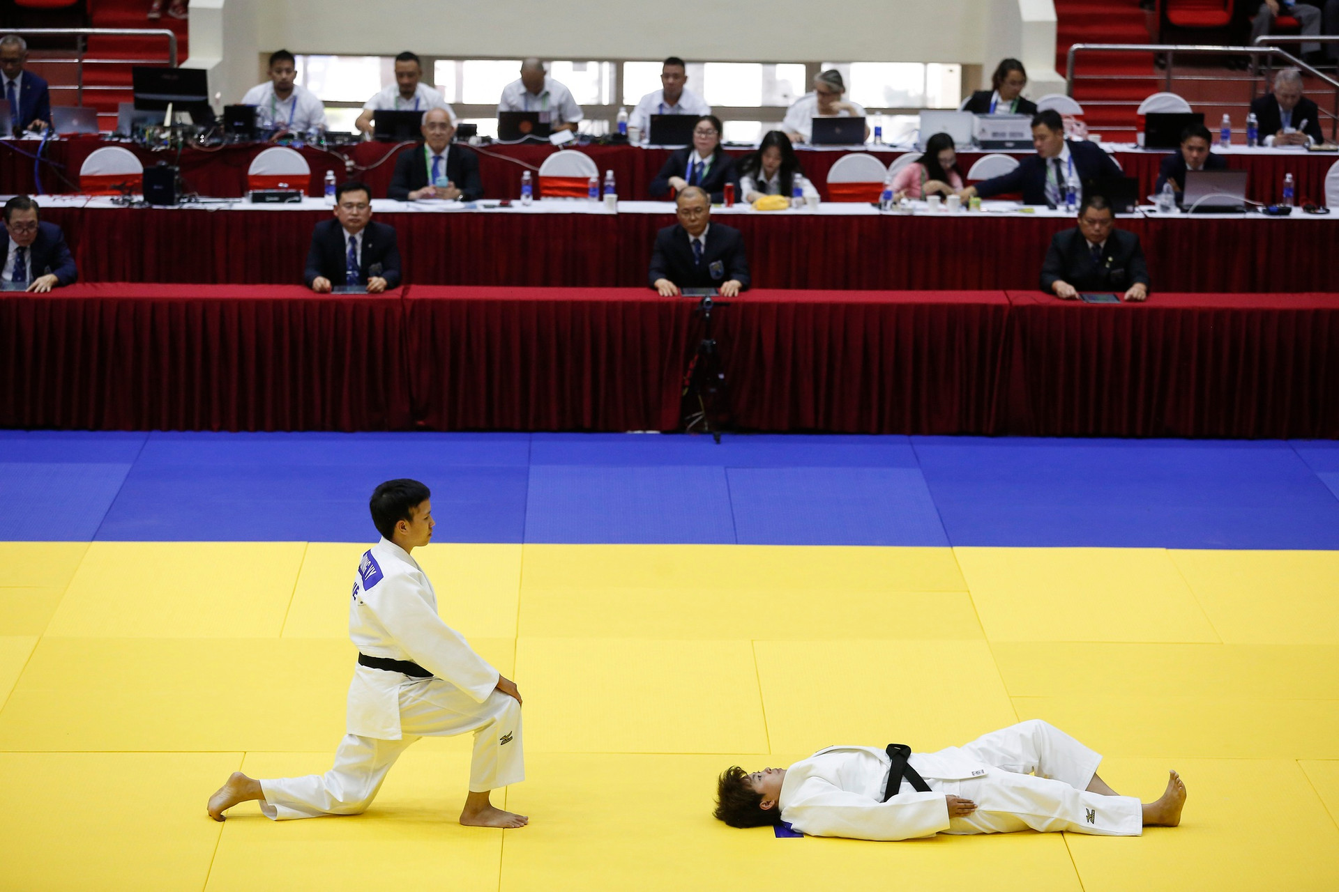 Hàng trăm học sinh mang theo trống đánh cổ vũ cuồng nhiệt cho các võ sĩ Judo Việt Nam thi đấu - Ảnh 6.