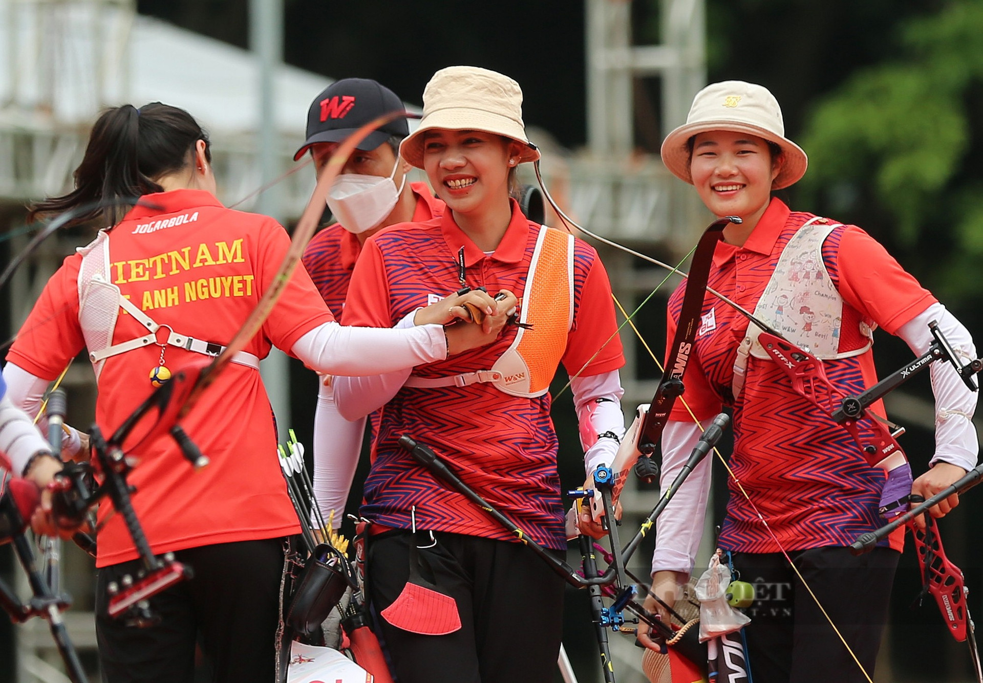 Việt Nam giành Huy chương Bạc bắn cung 1 dây hạng mục đồng đội nữ - Ảnh 6.