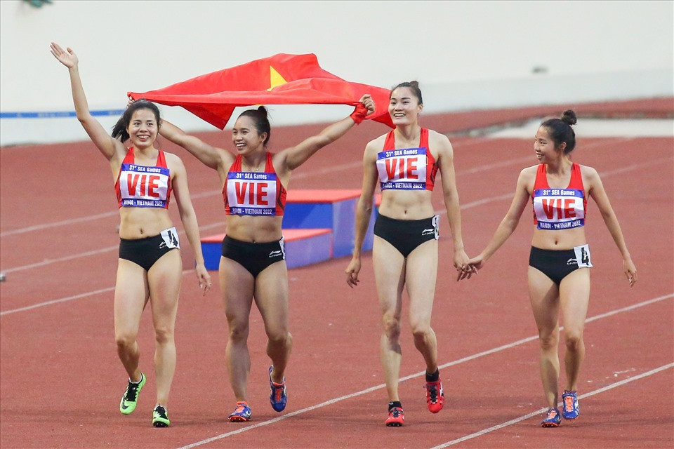 Sự đồng đều về nhân sự đã giúp tuyển Việt Nam giành Huy chương vàng với thành tích 3 phút 37 giây 99.