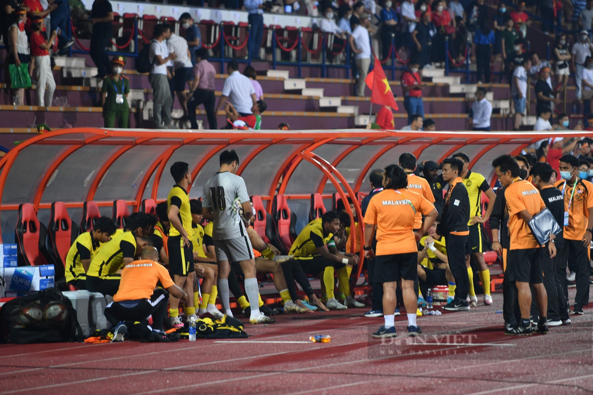 U23 Malaysia bật khóc nức nở sau trận thua Việt Nam phút chót - Ảnh 6.