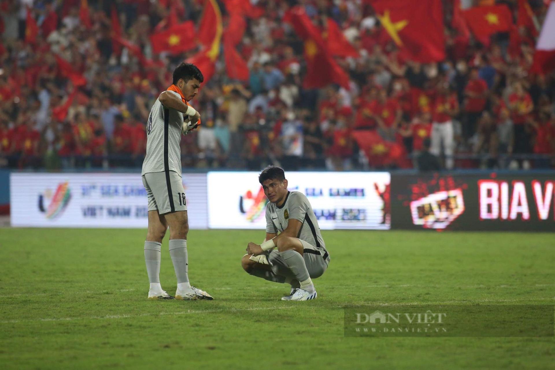 U23 Malaysia bật khóc nức nở sau trận thua Việt Nam phút chót - Ảnh 4.