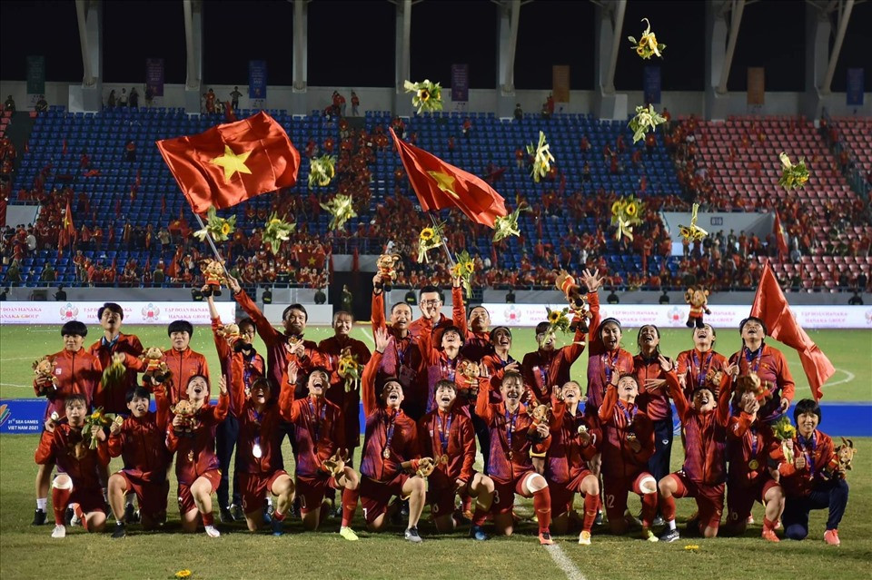 U23 Việt Nam và đội tuyển nữ Việt Nam bảo vệ thành công huy chương vàng SEA Games 31. Ảnh: Thanh Vũ