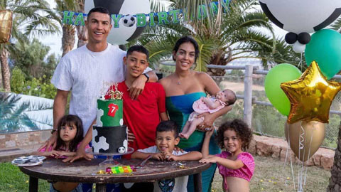 Đại gia đình Ronaldo đi nghỉ ở Mallorca