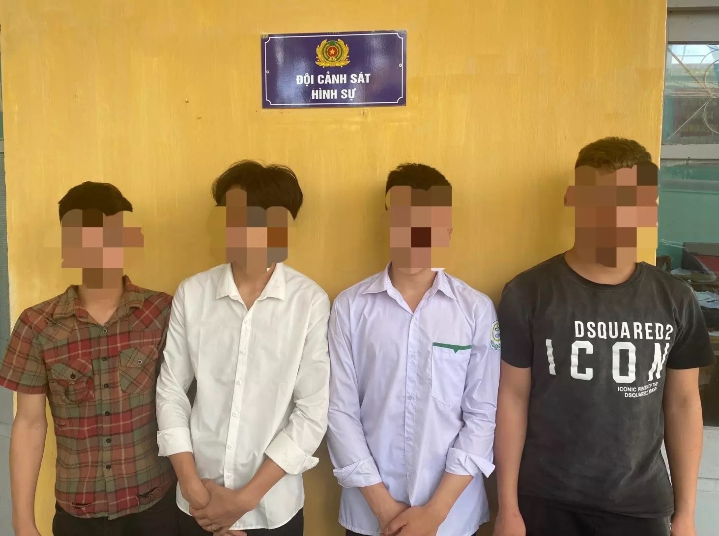 Nu sinh 17 tuoi bi 4 ban nam cung lop hiem dam anh 1