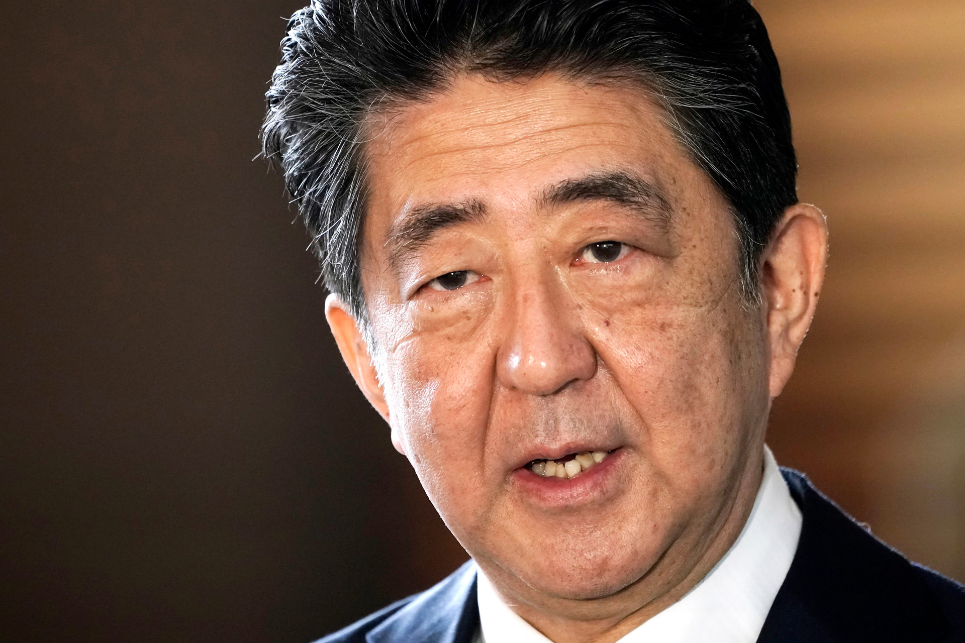 Cựu thủ tướng Abe Shinzo đã qua đời sau khi bị bắn - Ảnh 1.