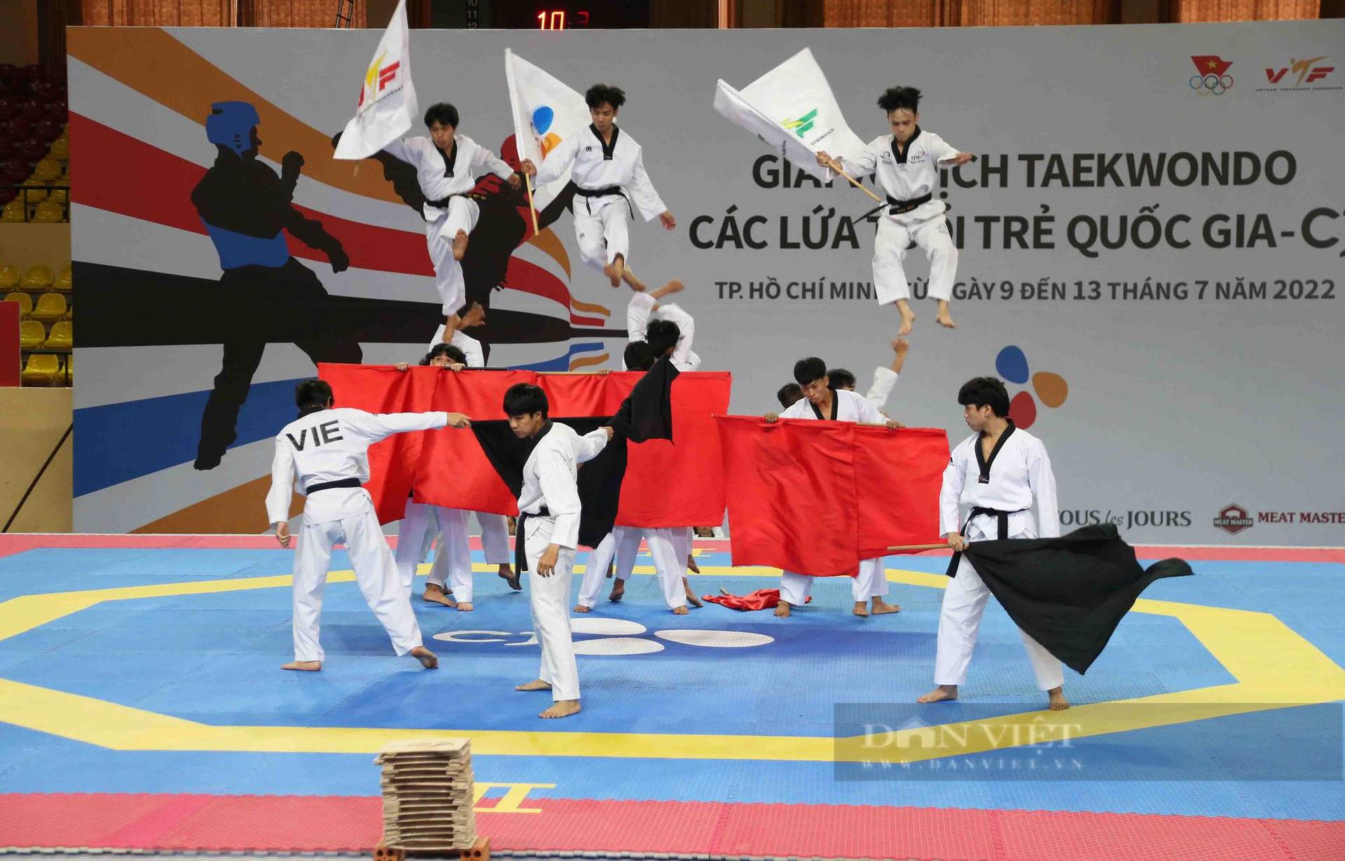 Châu Tuyết Vân khuấy động Giải Taekwondo các lứa tuổi trẻ toàn quốc 2022 - Ảnh 3.