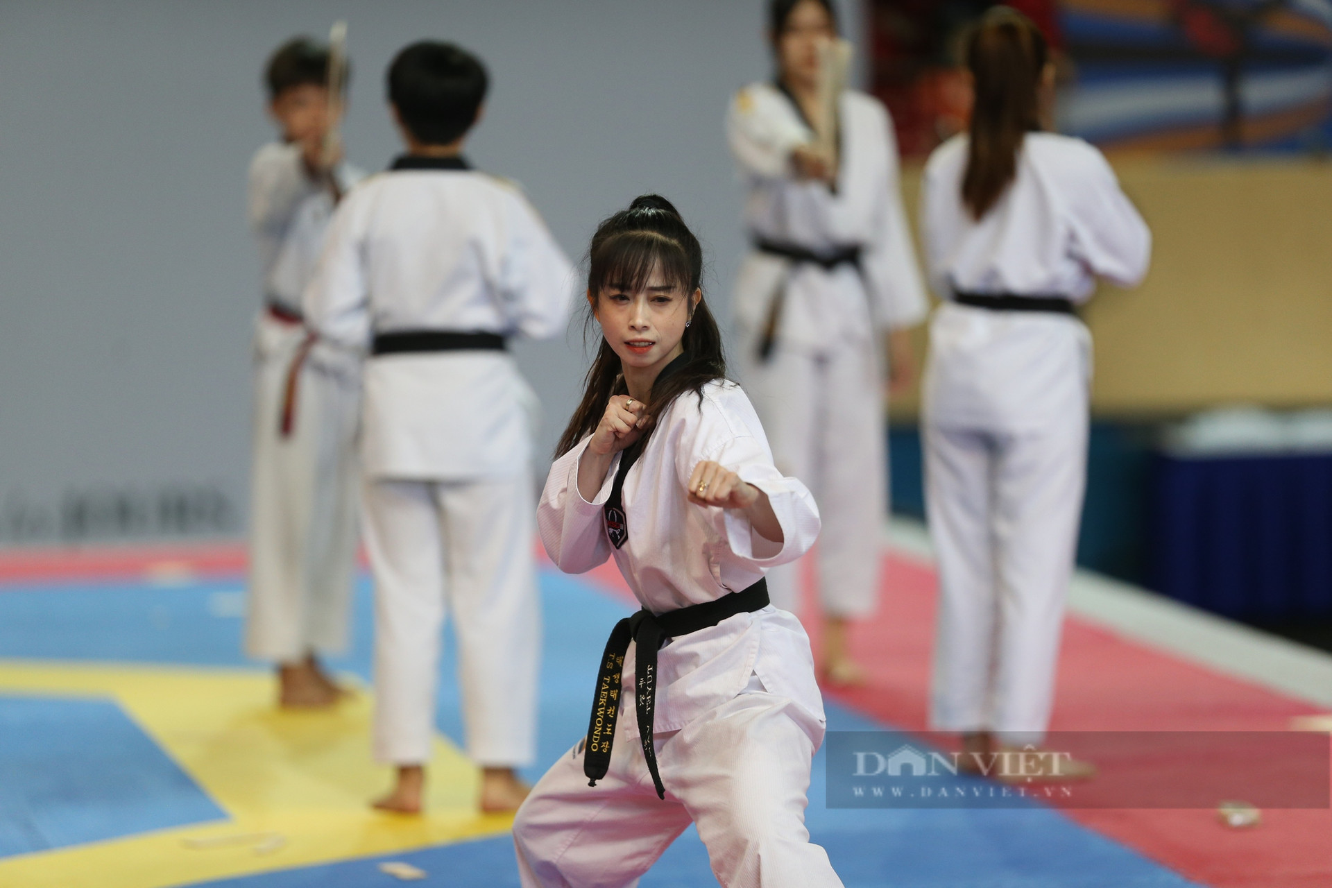 Châu Tuyết Vân khuấy động Giải Taekwondo các lứa tuổi trẻ toàn quốc 2022 - Ảnh 9.