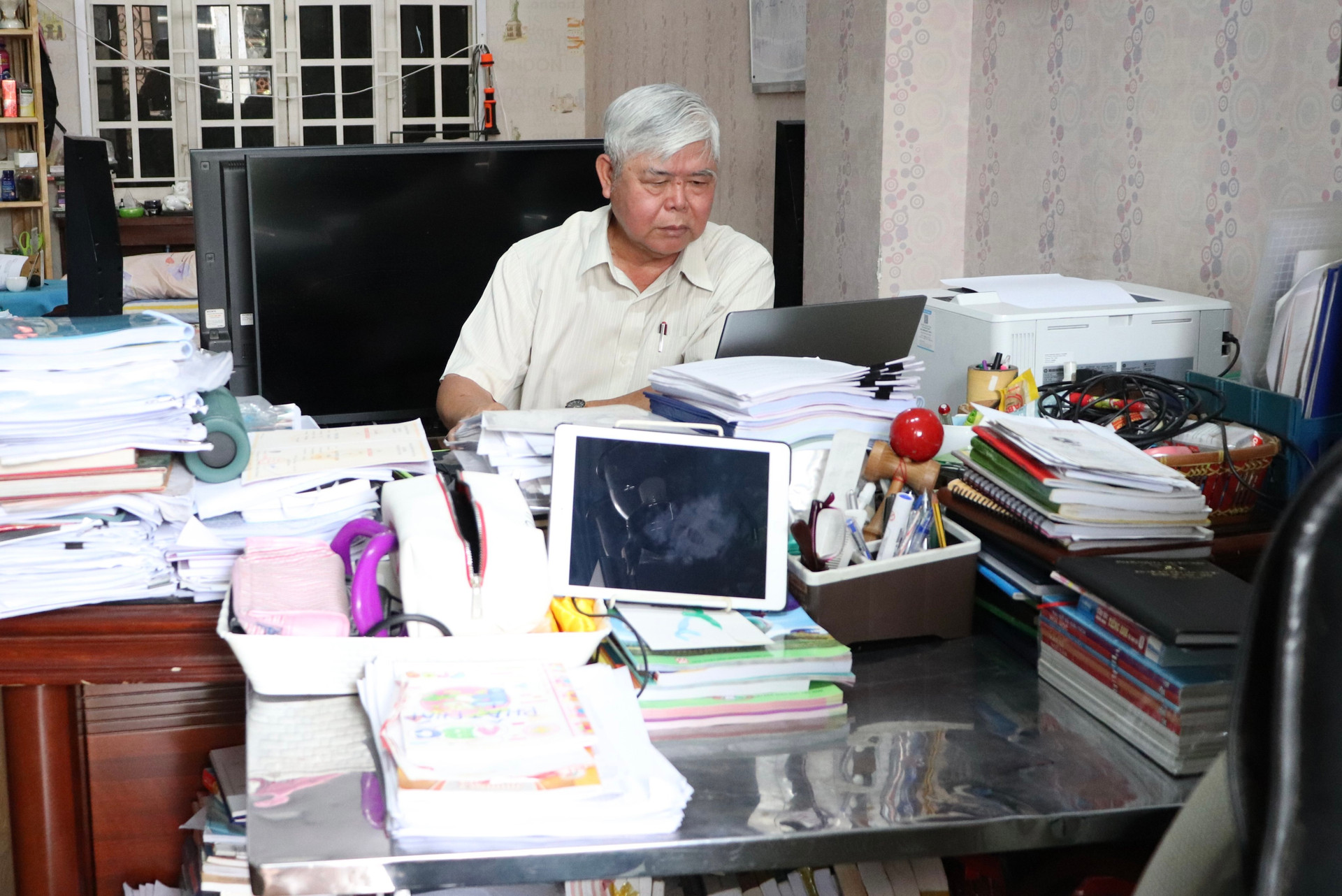 Thủ khoa thạc sĩ ở tuổi 72, cụ ông truyền cảm hứng học tập cho giới trẻ - 3