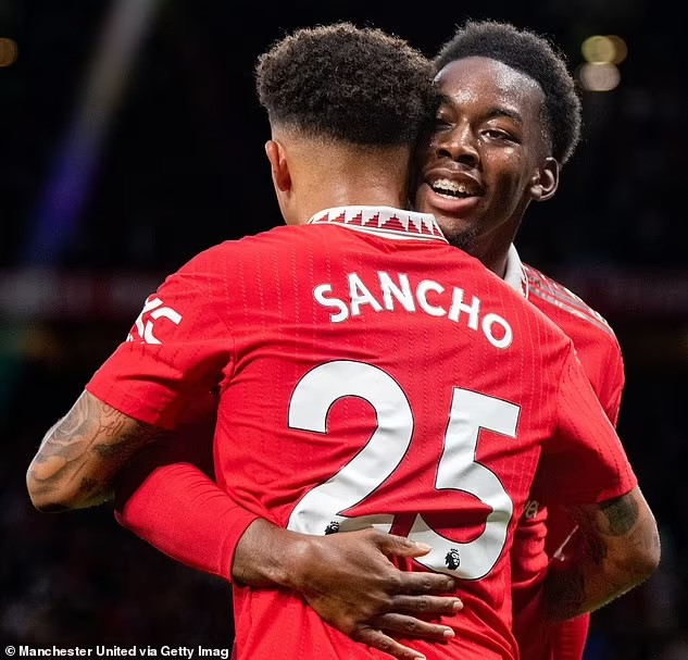 Sancho và Elanga thi đấu ấn tượng giúp hàng công Man United năng động hơn.  Ảnh: AFP