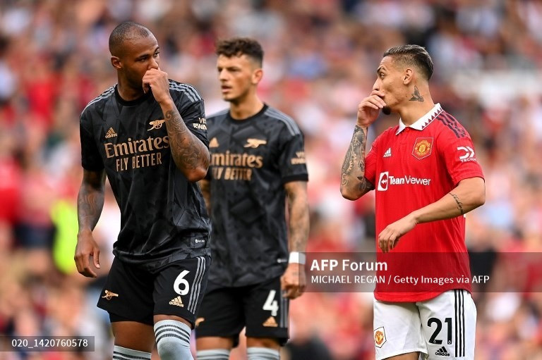 Arsenal nhập cuộc khó khăn khi Man United liên tục áp sát. Ảnh: AFP