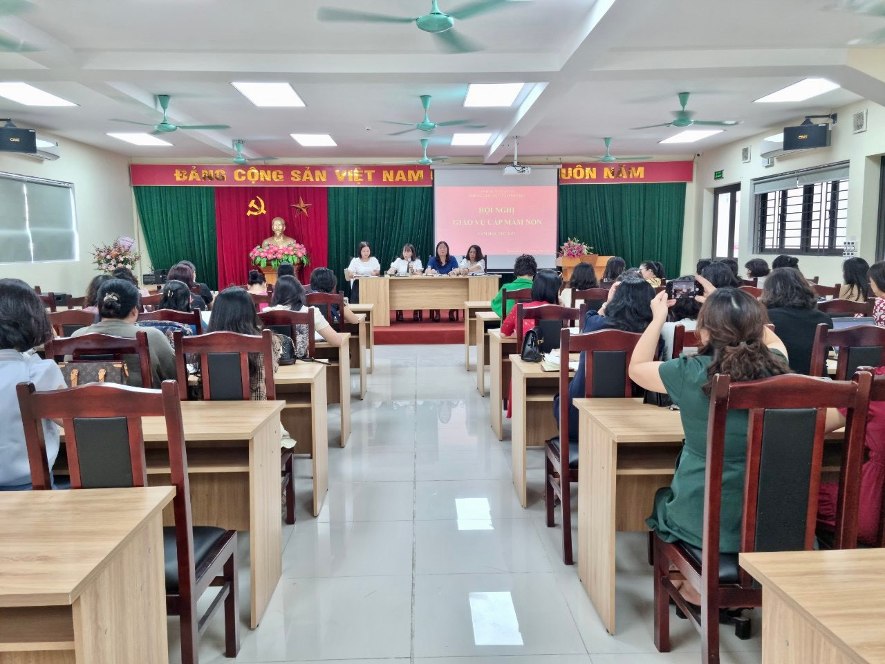 Hội nghị giáo vụ MN năm học 2022-2023 quận Ba Đình.jpg