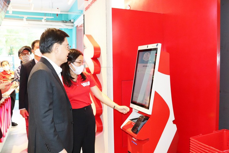 Phó thủ tướng Singapore thăm cửa hàng WIN của Tập đoàn Masan ảnh 1