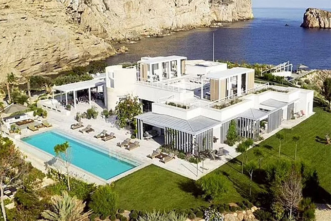 Theo tờ Daily Mail, Messi mới đây đã bỏ ra 10 triệu USD để mua 1 căn hộ ở đảo Ibiza để làm nơi sinh sống