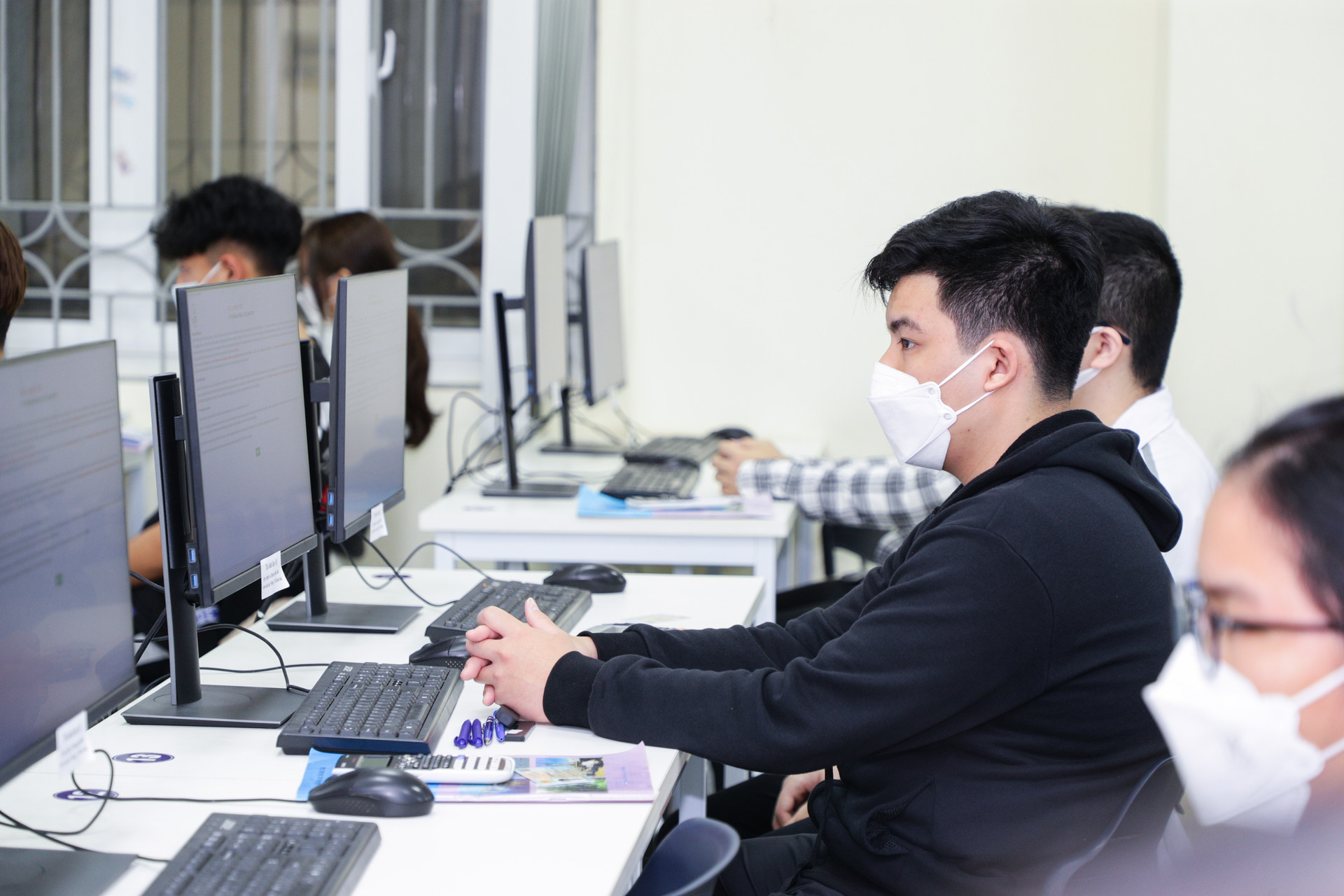 Năm 2023, Đại học Quốc gia Hà Nội sẽ tổ chức 12 đợt thi đánh giá năng lực - Ảnh 1.