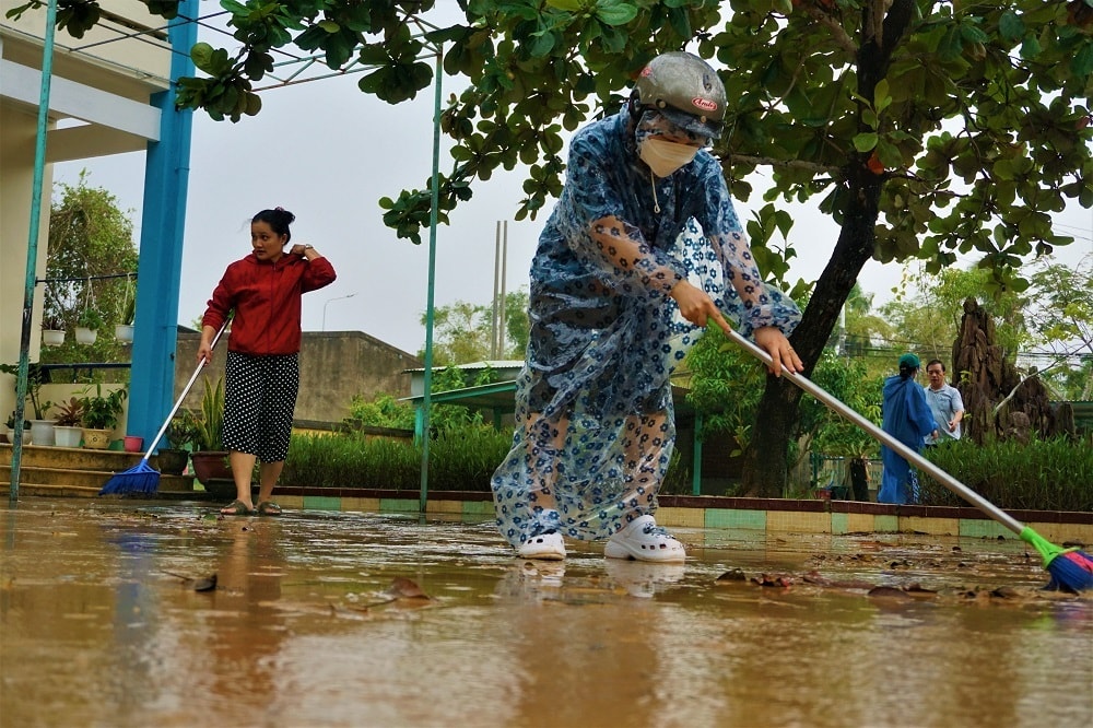 Mưa to gây ngập, gần 30 trường ở Đà Nẵng cho học sinh tạm nghỉ - 2