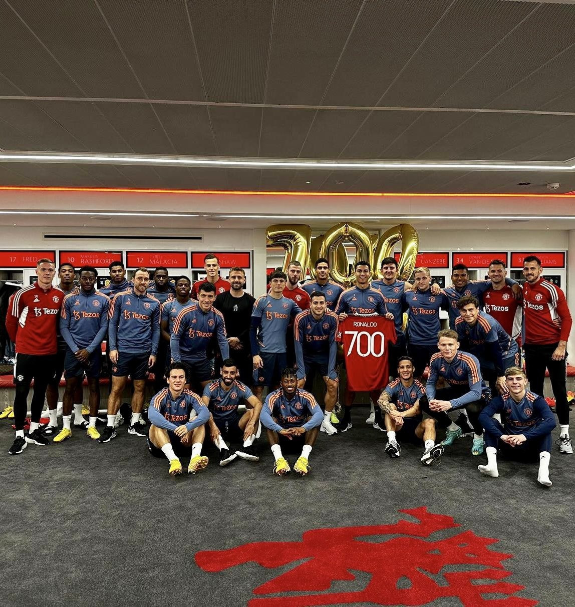 Man United ăn mừng bàn thắng thứ 700 cấp câu lạc bộ cùng Ronaldo. Ảnh: MUFC.