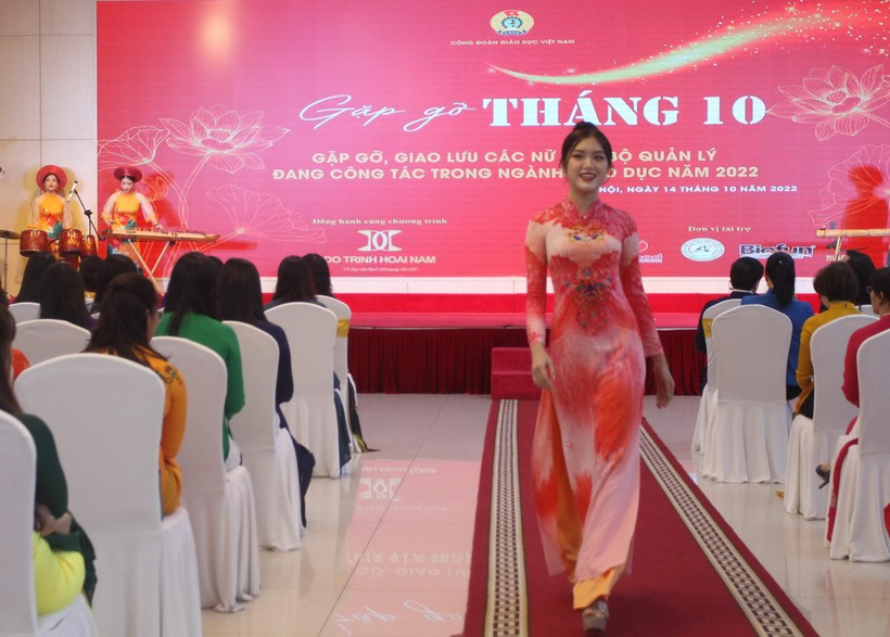 Ra mắt mẫu áo dài biểu trưng của nhà giáo Việt Nam ảnh 7
