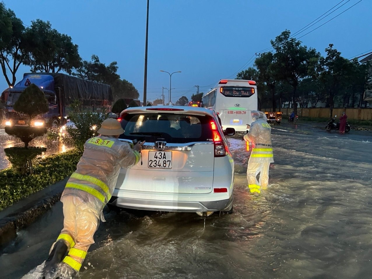 mua bao Da Nang anh 7