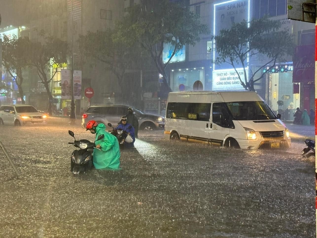 mua bao Da Nang anh 2