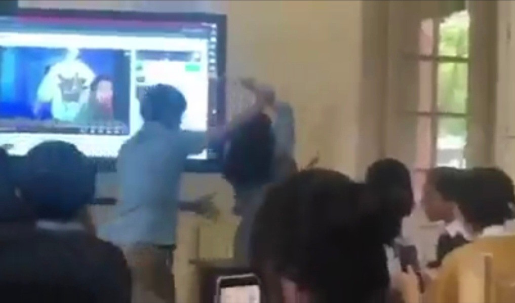 Xôn xao clip giáo viên nam đẩy giáo viên nữ ra khỏi lớp trước mặt học sinh