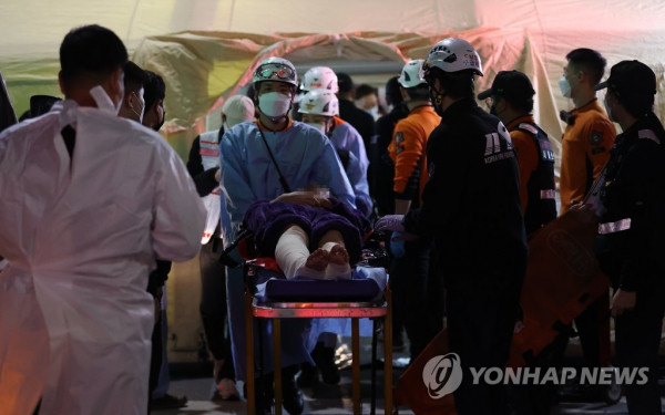 Hiện trường vụ giẫm đạp tại Seoul khiến ít nhất 149 người chết  -2