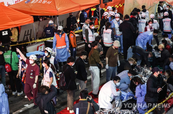 Hiện trường vụ giẫm đạp tại Seoul khiến ít nhất 149 người chết  -0