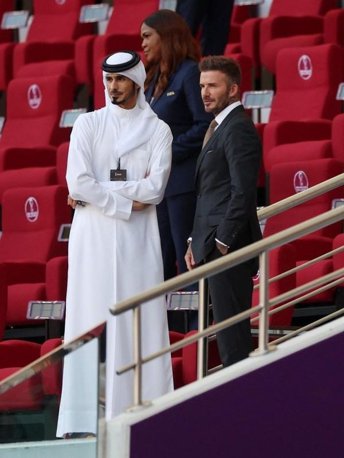 David Beckham lịch lãm như nam thần trên khán đài cổ vũ tuyển Anh ở World Cup 2022 - Hình 3