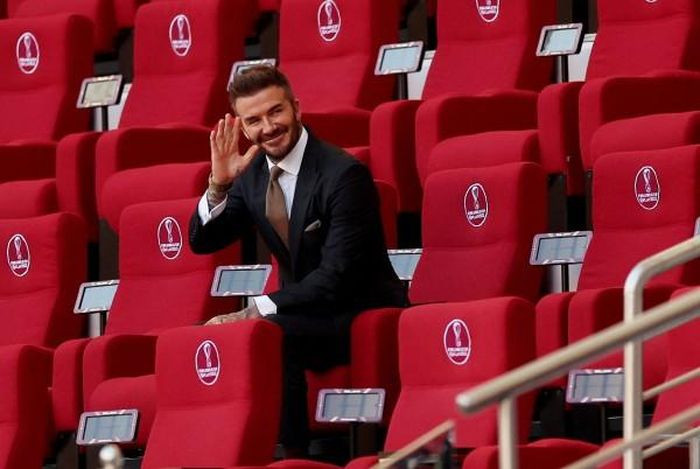 David Beckham lịch lãm như nam thần trên khán đài cổ vũ tuyển Anh ở World Cup 2022 - Hình 1